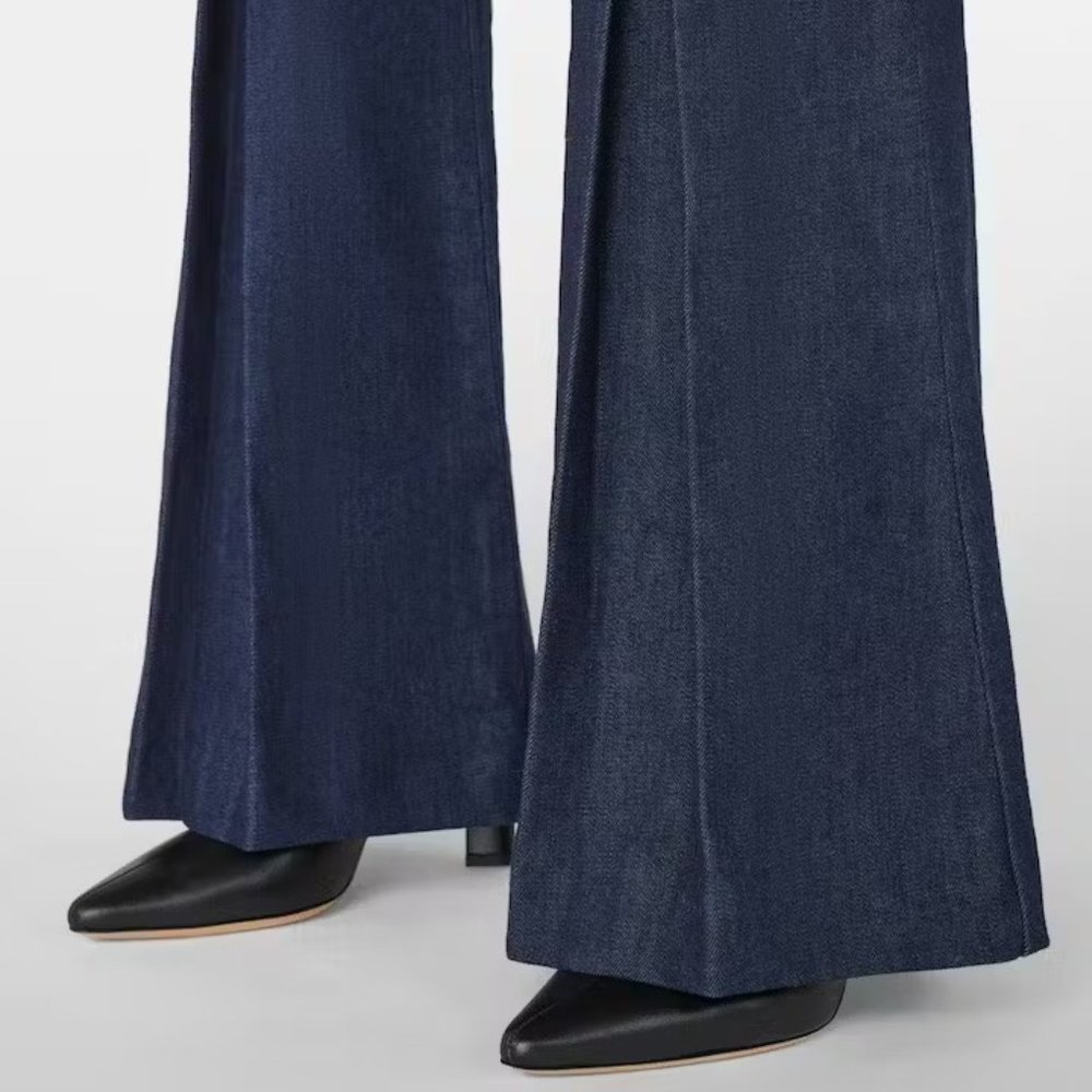 FRAME Pixie Pleated Flare Denim Trousers - Picture 4 of 10
